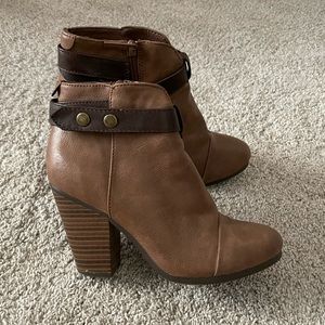 Breckelle’s Women’s Booties 5.5